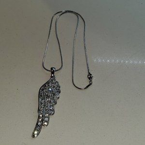 RHINESTONE WING-SHAPED NECKLACE